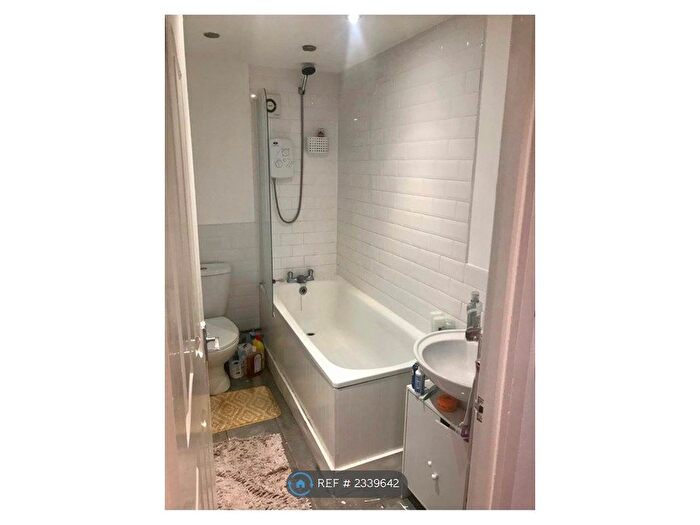 2 Bedroom Flat To Rent In Dorset Close, Bootle, L20