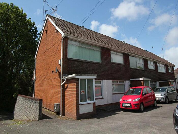 2 Bedroom Flat To Rent In Broad Close, Barry, Vale Of Glamorgan, CF62