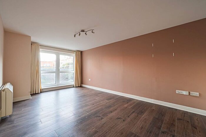 2 Bedroom Flat For Sale In Gean Court, London Square, Cline Road, London, Nf, New Southgate, London, N11