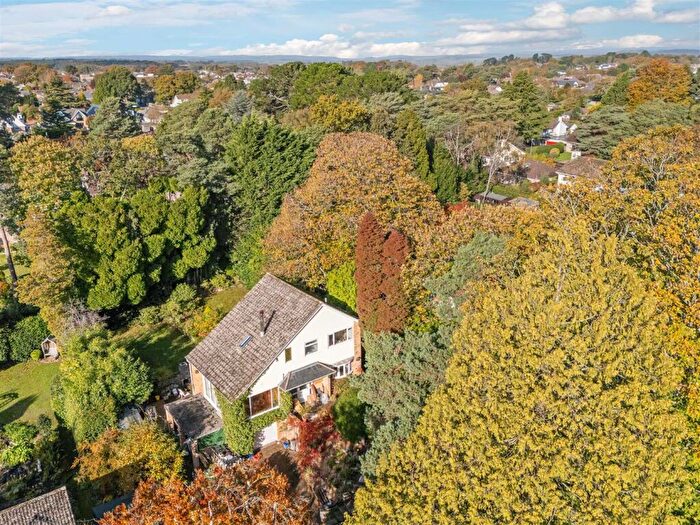 4 Bedroom Detached House For Sale In Roman Road, Broadstone, BH18