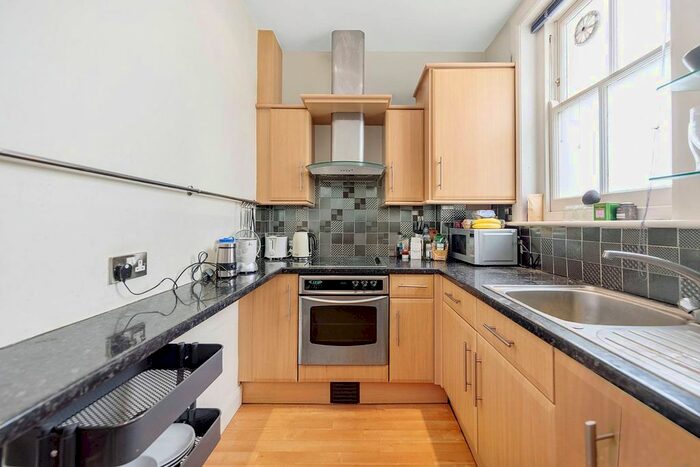 3 Bedroom Flat To Rent In Queens Club Gardens, Barons Court, London, W14