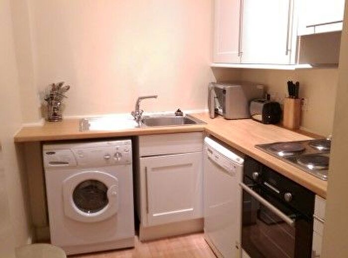 3 Bedroom Flat To Rent In Downfield Place, Edinburgh, EH11