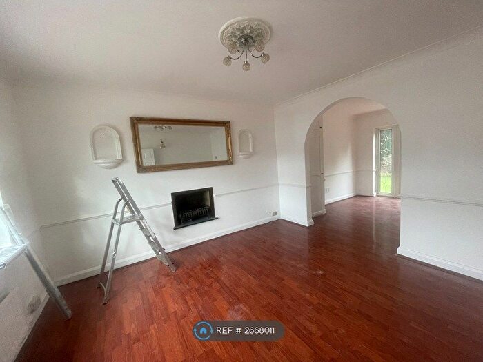 3 Bedroom Semi Detached House To Rent In Lothian Avenue, Hayes, UB4