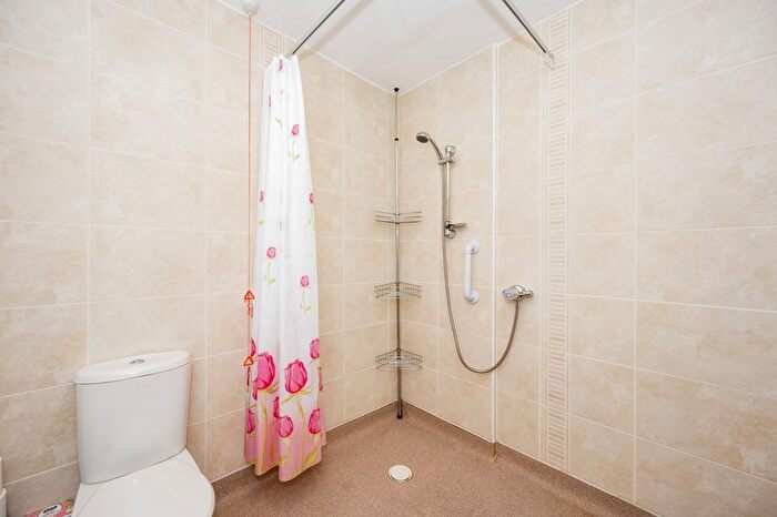 1 Bedroom Flat For Sale In Heyeswood, Haydock, WA11