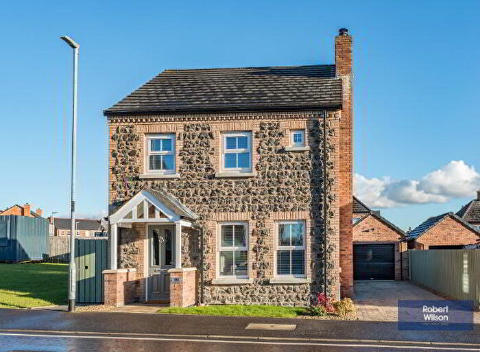 3 Bedroom Detached House With Garages For Sale In Wellington Park Road, Maghaberry, BT67