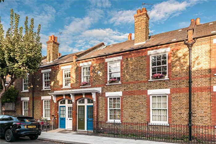 2 Bedroom Apartment For Sale In Freedom Street, London, SW11