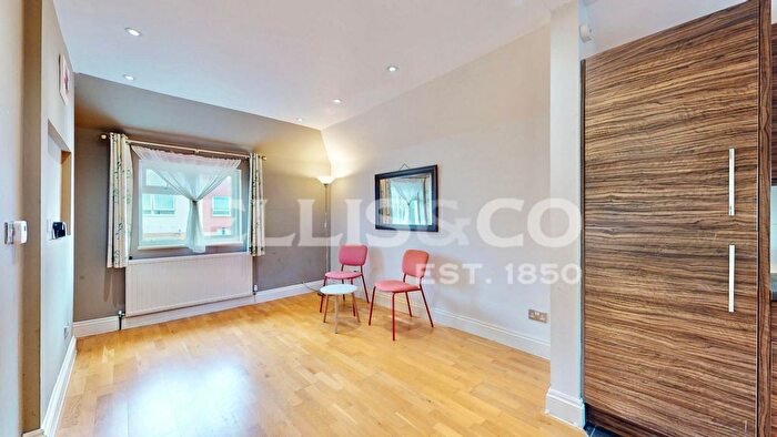 2 Bedroom Flat For Sale In Otter Road, Greenford, UB6