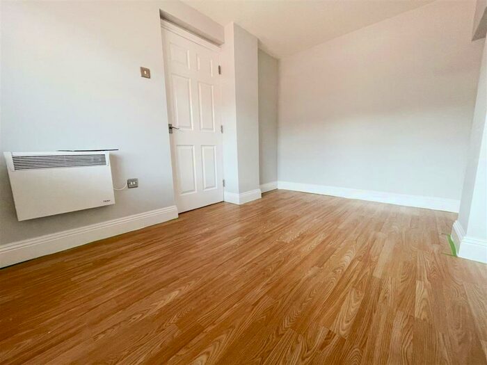 2 Bedroom Flat To Rent In Centurion Way, Purfleet, RM19