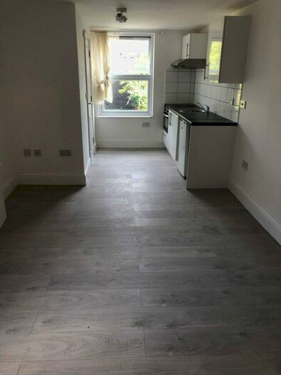 Flat To Rent In Studio Flat &#; Lordsmead Road, N17
