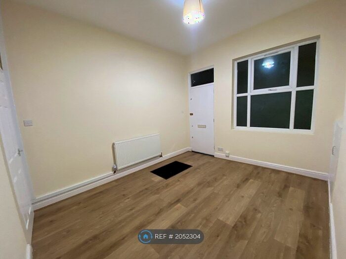 3 Bedroom End Of Terrace House To Rent In Hospital Street, Walsall, WS2