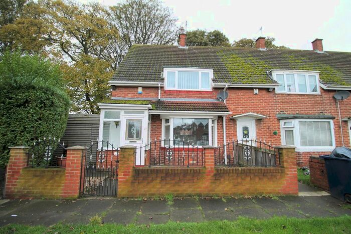 2 Bedroom End Of Terrace House To Rent In Hollinside Square, Pennywell, Sunderland, SR4