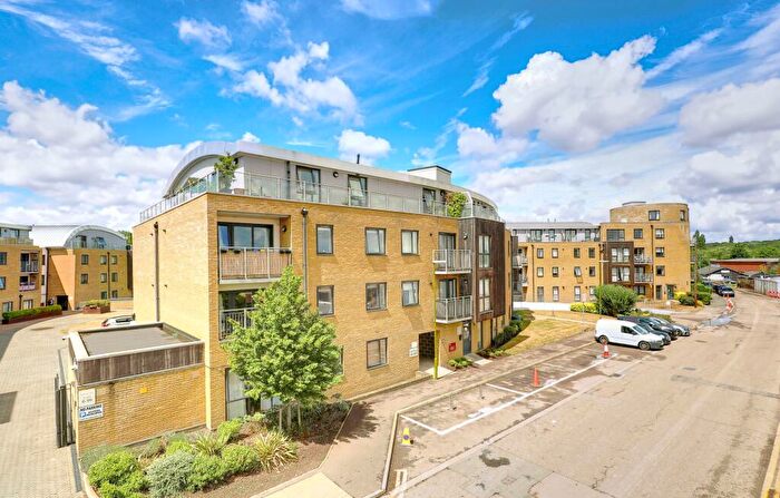 2 Bedroom Flat For Sale In Smeaton Court, Hertford, SG13