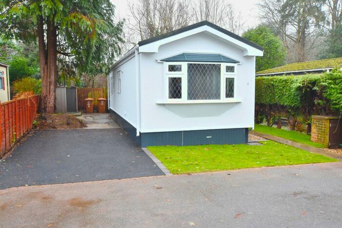 1 Bedroom Mobile/park Home To Rent In Long Pightle Park, Chandlers Lane, Chandlers Cross, Rickmansworth, WD3