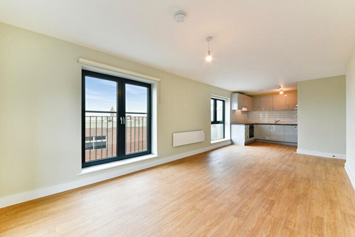 2 Bedroom Apartment To Rent In Weavers Yard, Newbury Newbury, RG14