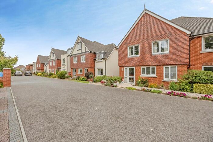 2 Bedroom Flat For Sale In Limpsfield Road, Warlingham, Surrey, CR6