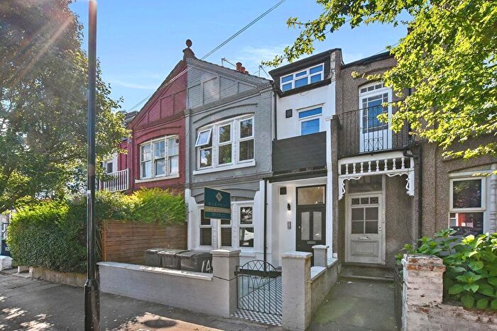 3 Bedroom Apartment To Rent In Salisbury Road, London, N4