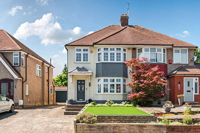 3 Bedroom Semi-Detached House For Sale In Highcombe Close, London, SE9
