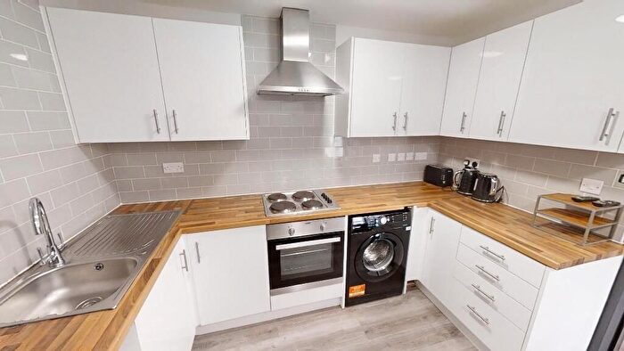 5 Bedroom Semi-Detached House To Rent In Cleve Road, Bristol, BS34