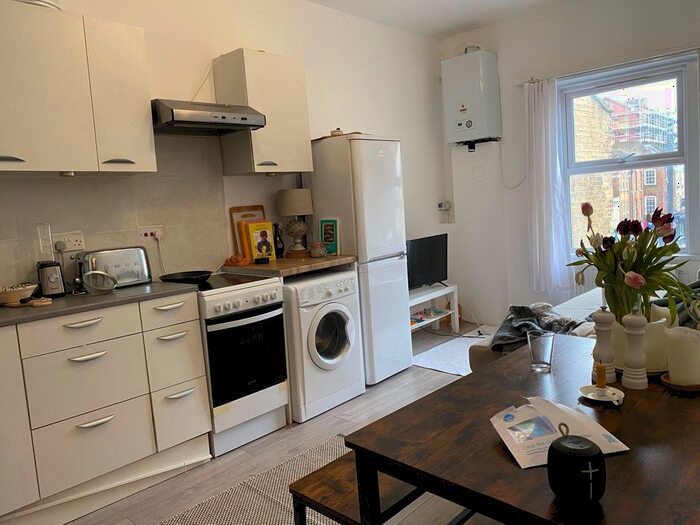 2 Bedroom Flat To Rent In Stoke Newington High Street, London, N16