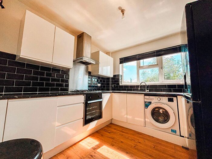 2 Bedroom Flat To Rent In Eastern Avenue East, Romford, RM1