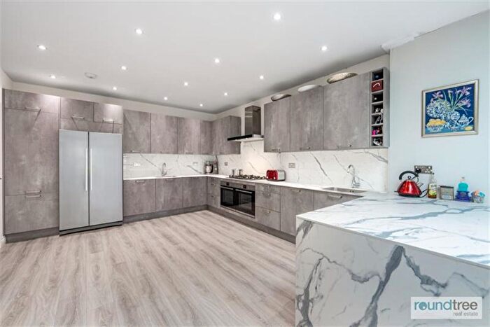 4 Bedroom Semi Detached House For Sale In Holders Hill Avenue, London, NW4