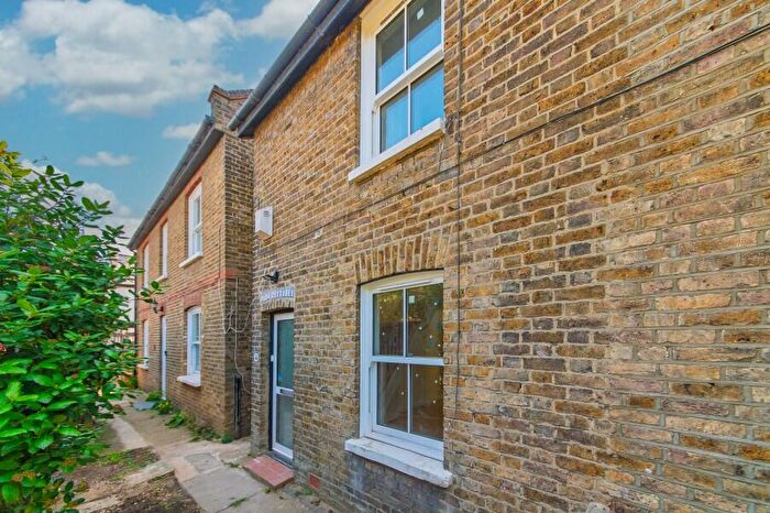 2 Bedroom Terraced House To Rent In Park Cottages, Finchley, N3