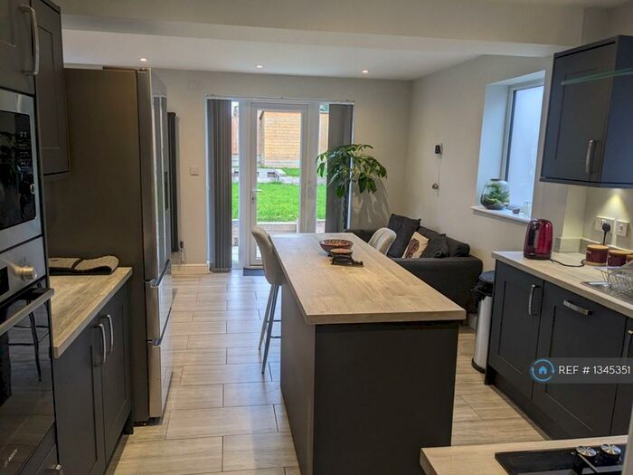 3 Bedroom Semi-Detached House To Rent In Stonehouse Hill, Birmingham, B29