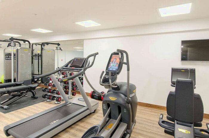 2 Bedroom Flat To Rent In Wandsworth Road, Vauxhall, London, SW8