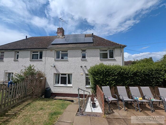 3 Bedroom Semi-Detached House For Sale In Northumberland Avenue, Stamford, PE9