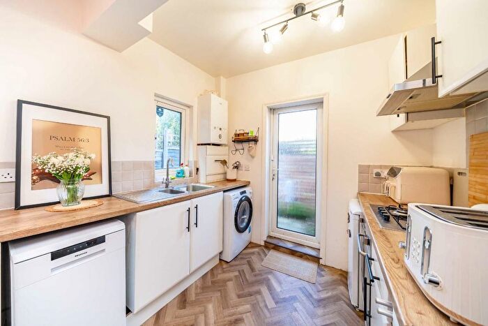 2 Bedroom Maisonette To Rent In Leverson Street, Streatham, SW16