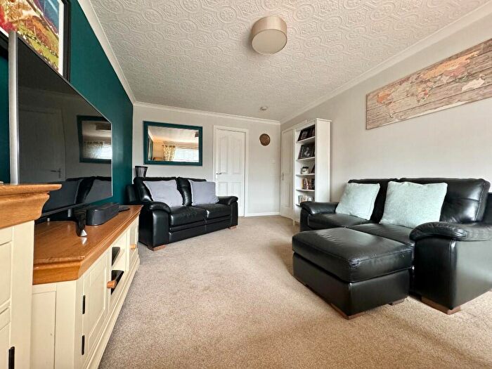 2 Bedroom Flat For Sale In Hunter Gardens, Bonnybridge, FK4