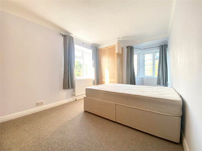 2 Bedroom Apartment To Rent In Shoot Up Hill, London, NW2