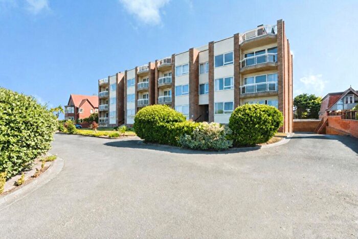 2 Bedroom Flat For Sale In North Promenade, Lytham St. Annes, Lancashire, FY8