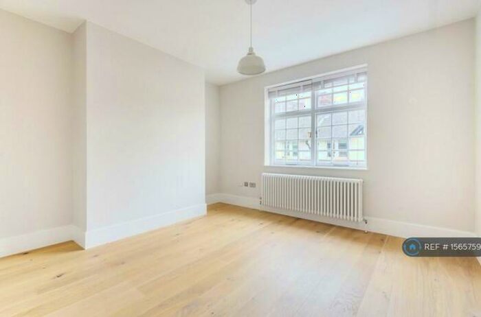 1 Bedroom Flat To Rent In Burton Grove, Walworth Village, London, SE17