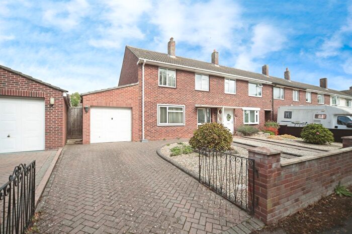 3 Bedroom End Of Terrace House For Sale In Pickeridge Close, Taunton, TA2