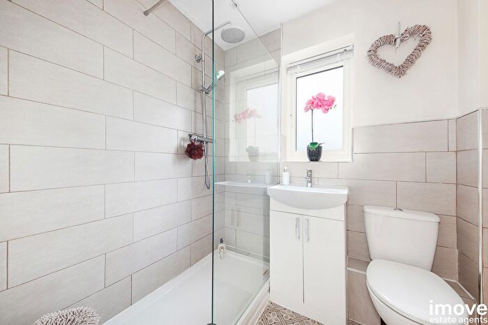 2 Bedroom Bungalow For Sale In Fowey Avenue, Torquay, TQ2