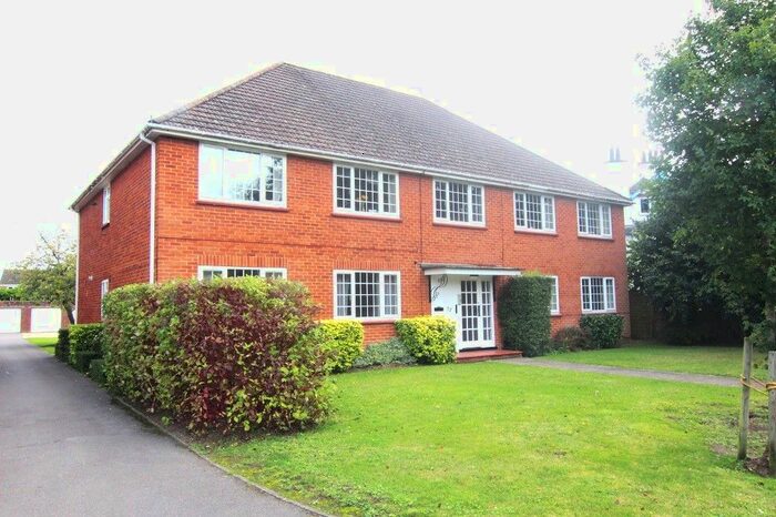 2 Bedroom Flat To Rent In Sturges Road, Wokingham, RG40