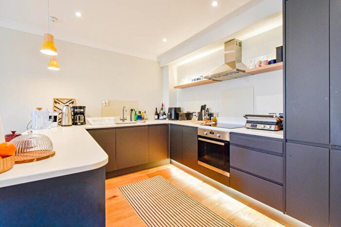 2 Bedroom Apartment For Sale In Flat B, Newbury, Berkshire, RG14