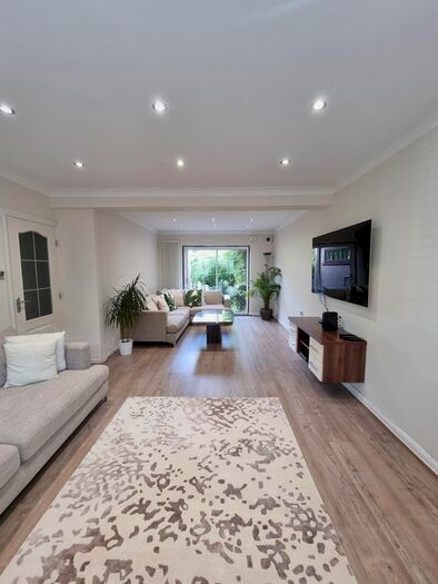 5 Bedroom Terraced House To Rent In The Shruberries, Chigwell, IG7