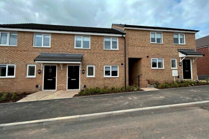 3 Bedroom Semi-Detached House To Rent In Slim Drive, Nottingham, NG4