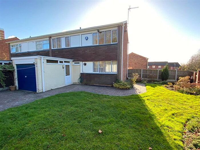 3 Bedroom House To Rent In Walters Row, Dudley, DY1