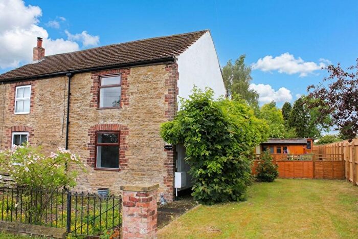 2 Bedroom Cottage For Sale In Station Road, Sturton, DN20