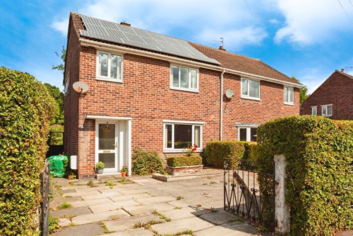 3 Bedroom Semi-Detached House For Sale In Woodmoor Road, Wakefield, WF2