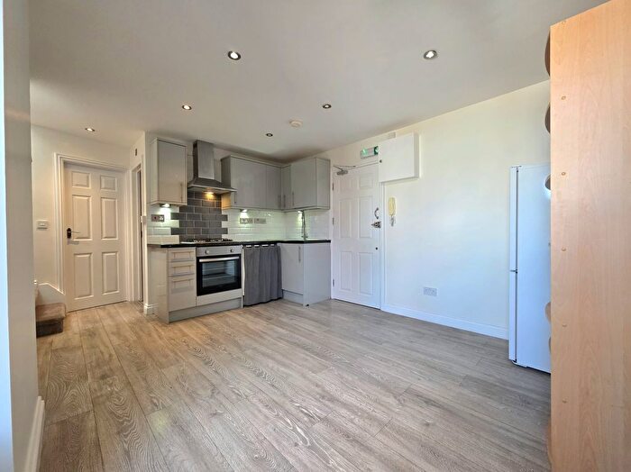 2 Bedroom Flat To Rent In Sydenham Road, London, SE26