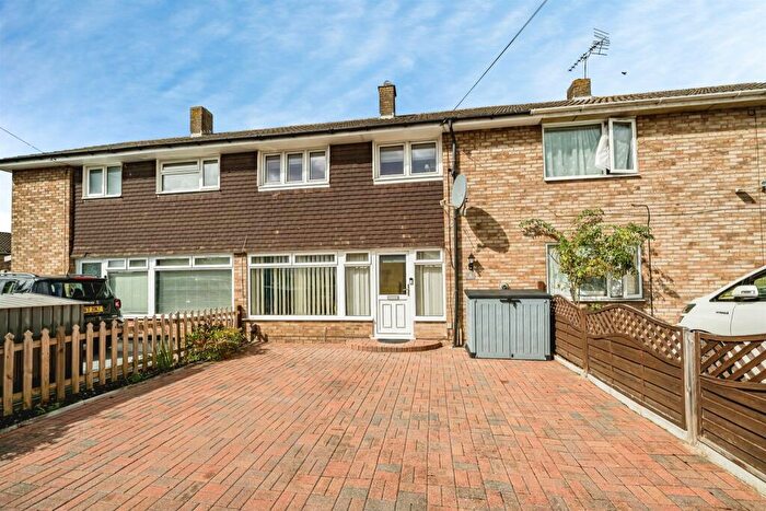 3 Bedroom Terraced House For Sale In Farnley Road, Aylesbury, HP20