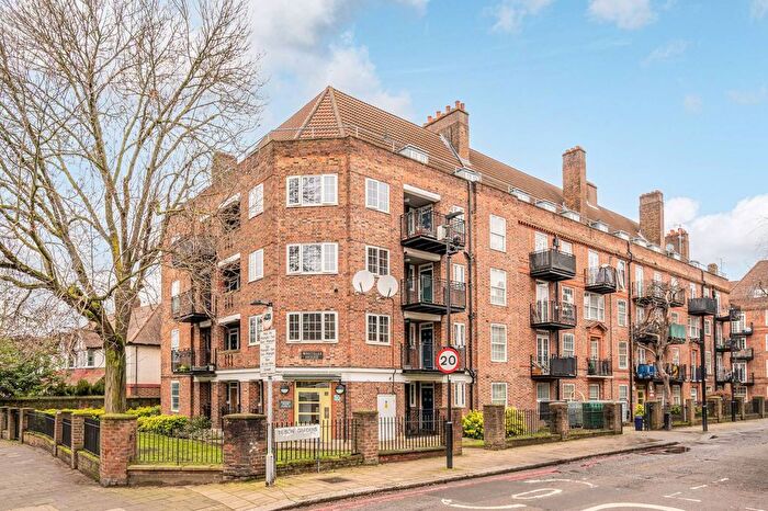 3 Bedroom Flat For Sale In Tilson Gardens, Brixton Hill, London, SW2