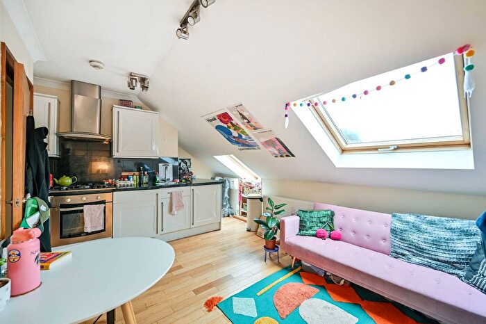 1 Bedroom Flat To Rent In Manor Road, Richmond, TW9