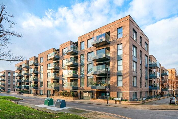 2 Bedroom Flat For Sale In Flat, Bradley Road, London, SW4