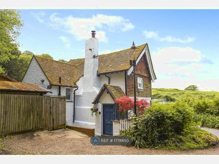 2 Bedroom Detached House To Rent In Park Lane, Reigate, RH2