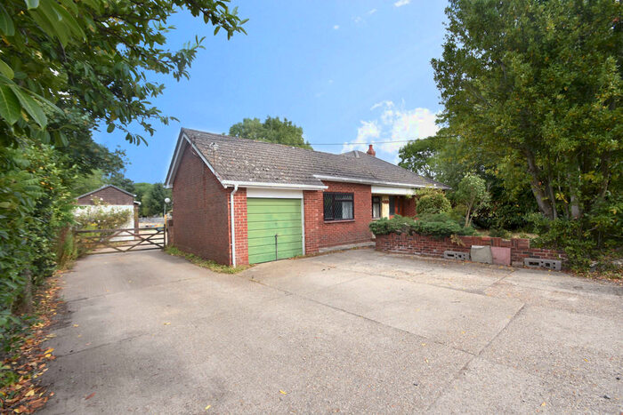 4 Bedroom Detached Bungalow To Rent In Warsash, Southampton, SO31